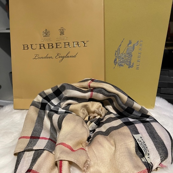 Sold - Authentic Burberry Shawl/wrap Scarf - Picture 3 of 11